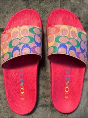 Like New Women’s Size 8D (wide width) Coach Slides with Multicolor Logo Print